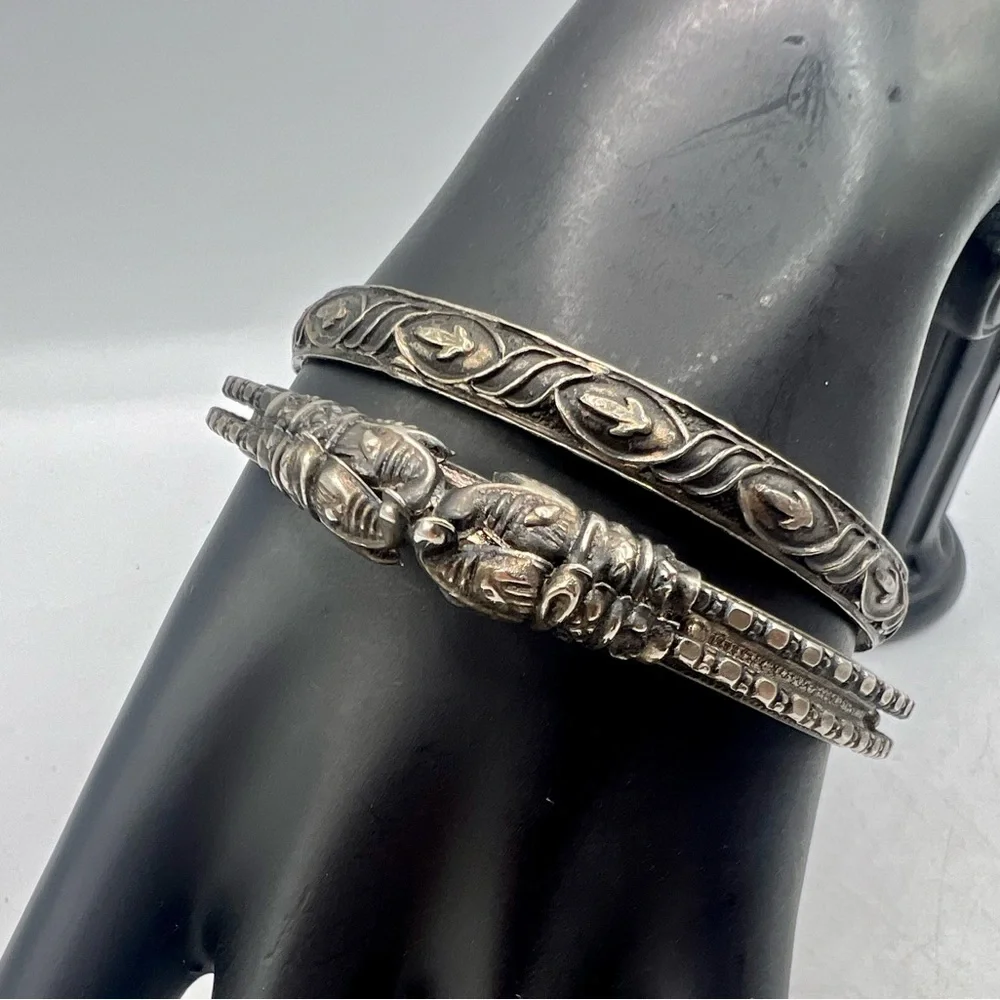 Set of 2 Vintage India silver tone tarnished bracelets unique! - Picture 8 of 9